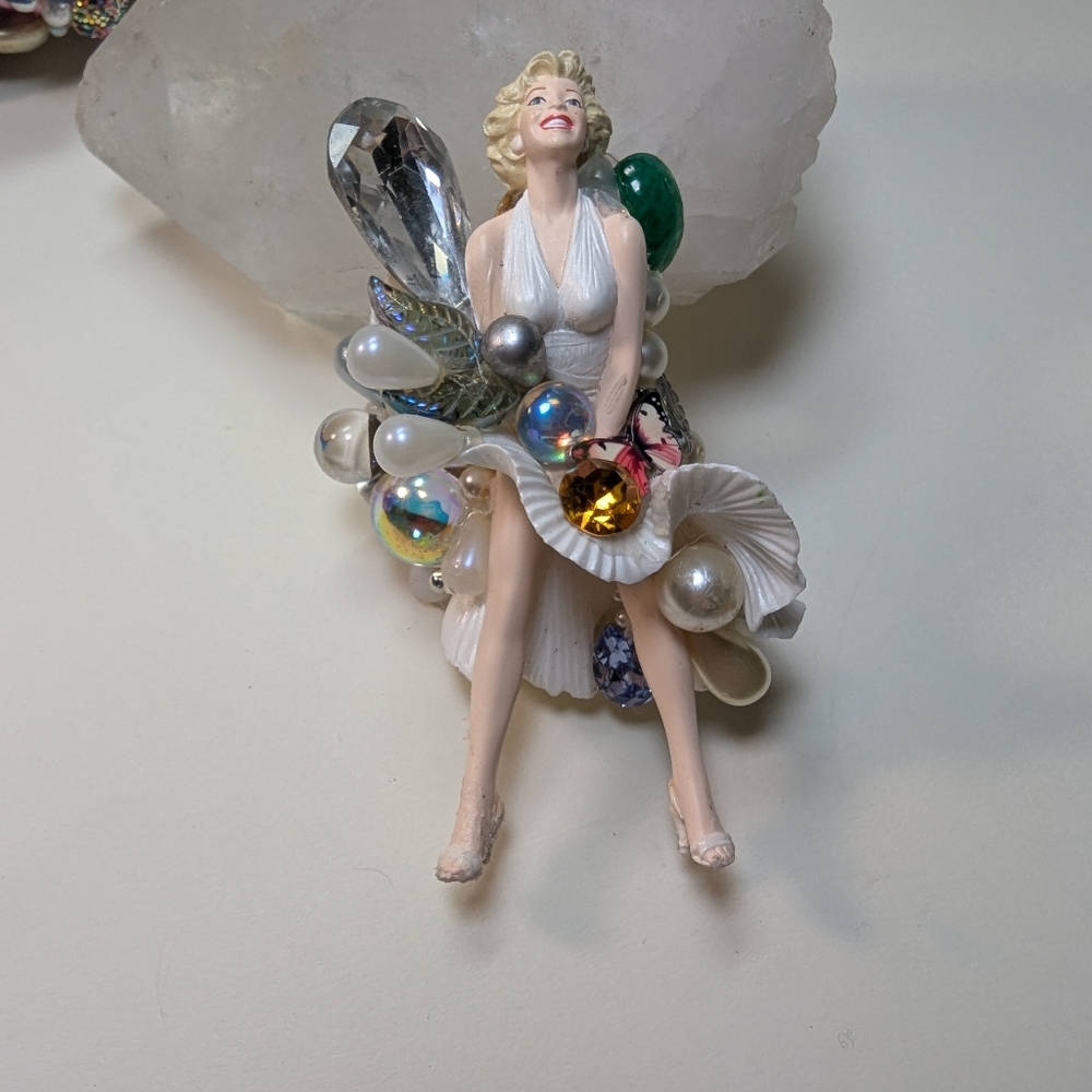 Wendy GelI Marilyn Monroe ring Swarovski jewels pearls magic marbles.